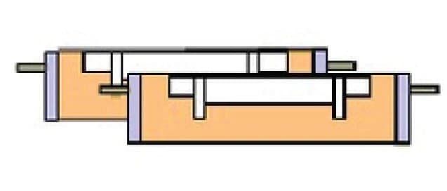 Foto Der Gießer entfernt dann die Modellhälften, bohrt die Entlüftungsöffnungen und überarbeitet die Formhohlräume, falls dies notwendig ist.
